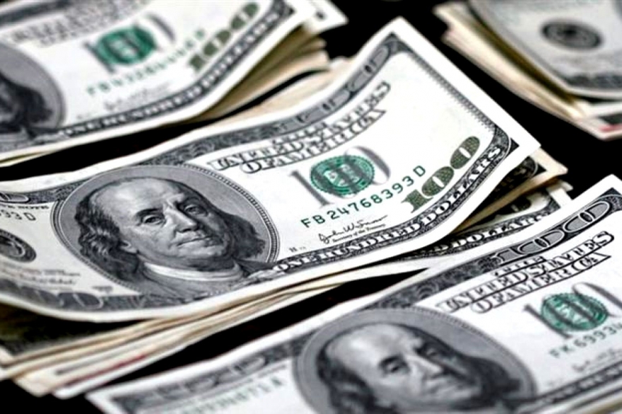 El peso se devalúa cada vez más: el dólar superó su máximo histórico y cerró arriba de 32