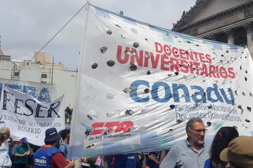 Tras acuerdo con ADULP, el Gobierno se reúne con docentes universitarios de CONADU