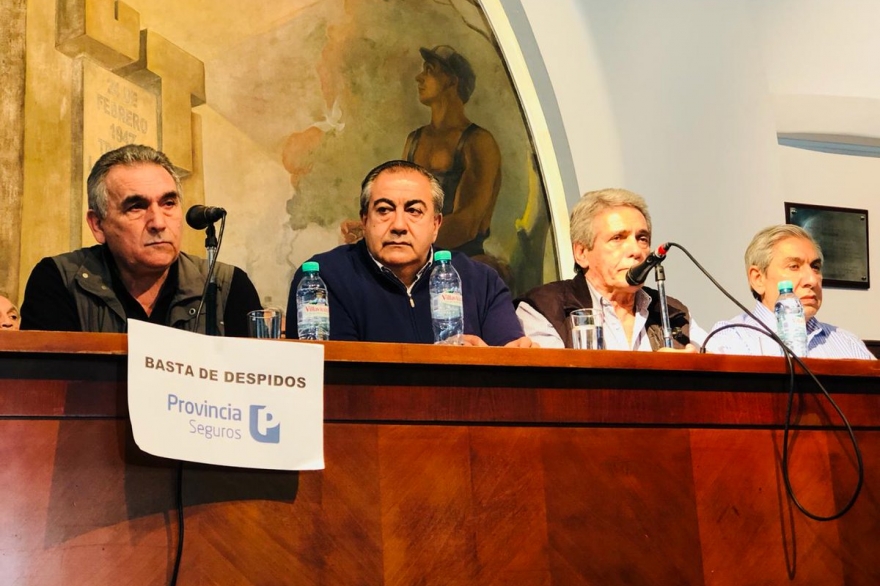 Con críticas a Macri y a la renuncia de Caputo, la CGT exigió “cambiar el plan económico”