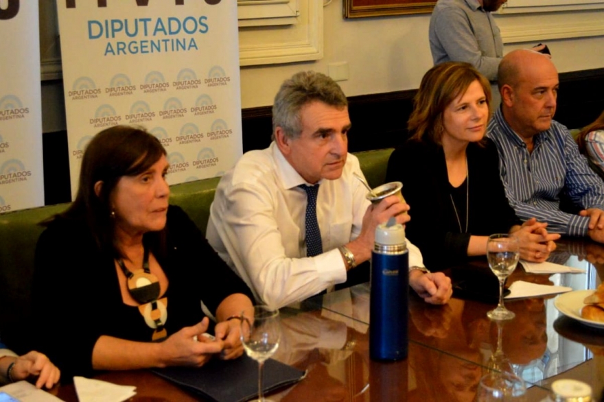 Para la oposición, el Presupuesto bonaerense va a ser “copia” del Nacional: “Recorte y recesión”