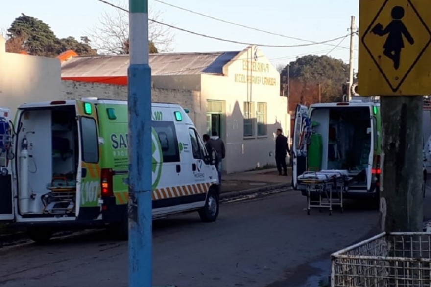 Preocupante: balearon a docente en la puerta de la escuela de Moreno que fue incendiada