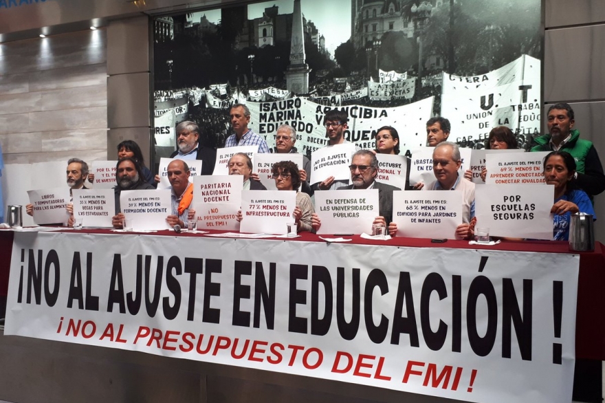 El conflicto sin fin: protesta de docentes frente a Educación y adhesión a paro nacional