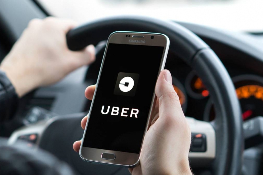 El intendente de Moreno quiere legalizar a Uber en su distrito: ¿Qué dirán los taxistas locales?