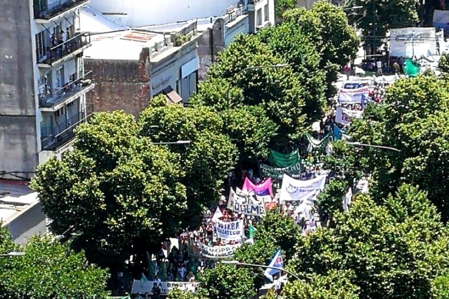 Masiva movilización de trabajadores en La Plata contra el Presupuesto 2019 de Vidal