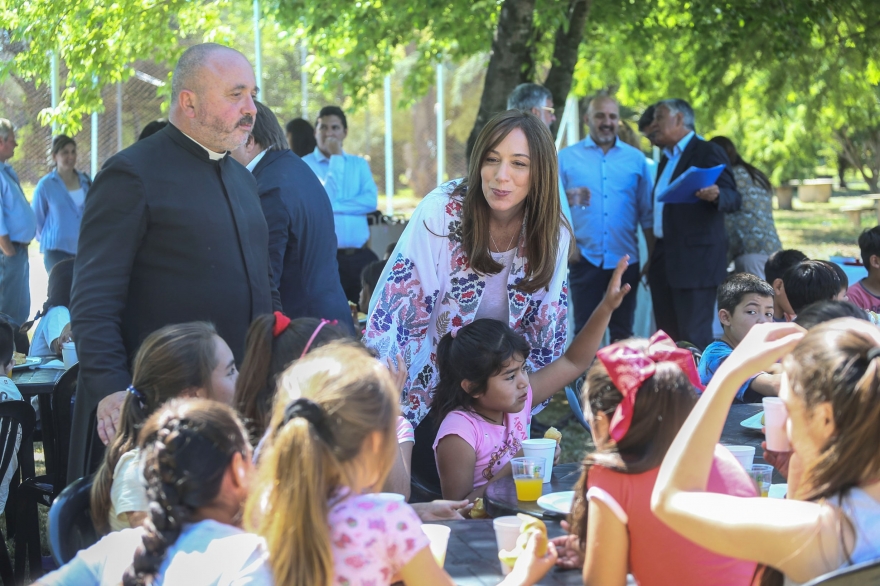 Vidal arrancó la semana con una visita a Tortuguitas: desayunó con chicos de una fundación católica