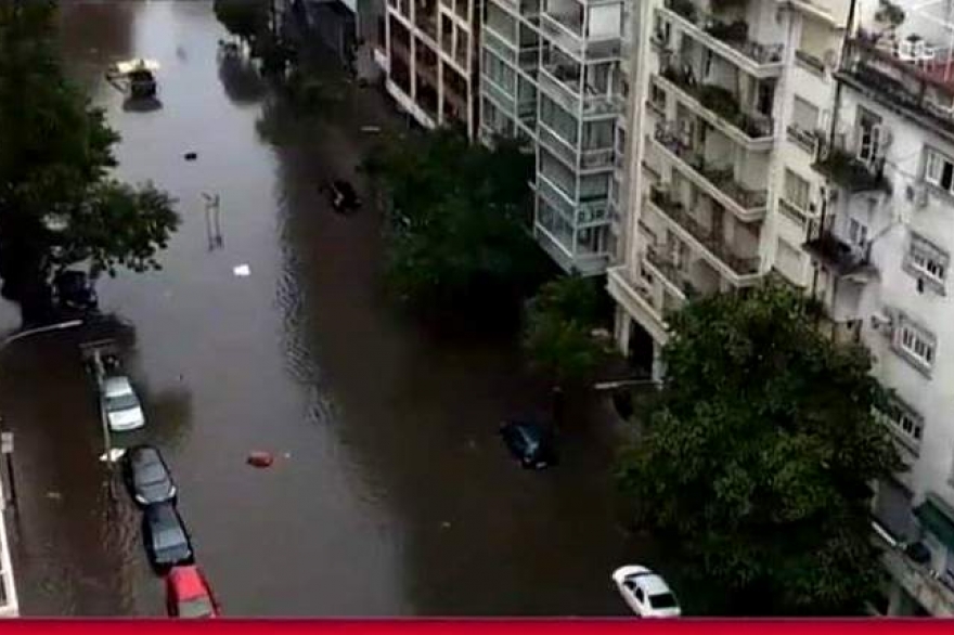 La tormenta dejó bajo el agua barrios de Capital y Lomas de Zamora: quejas de los vecinos