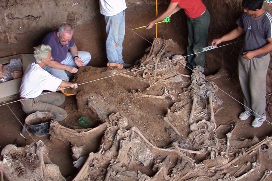 A diferencia de Macri, Vidal asiste al Equipo de Antropología Forense: entregará subsidio millonario