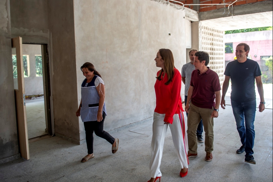 Junto a Garro, Vidal supervisó avances de obra de un jardín de infantes de El Peligro