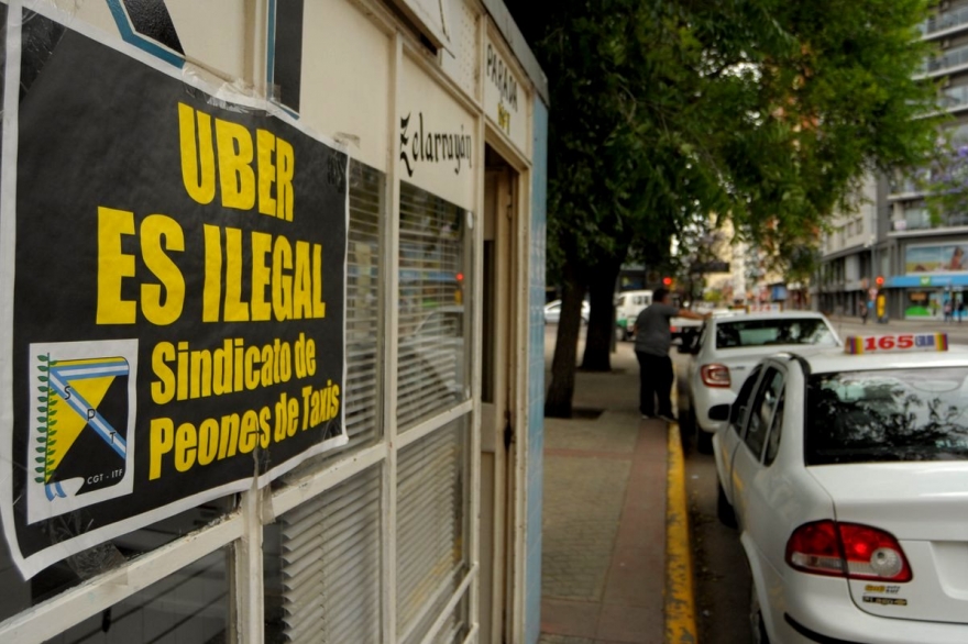 Estalló la guerra: Arroyo logró multas para Uber y la app se vengó difundiendo teléfonos de ediles
