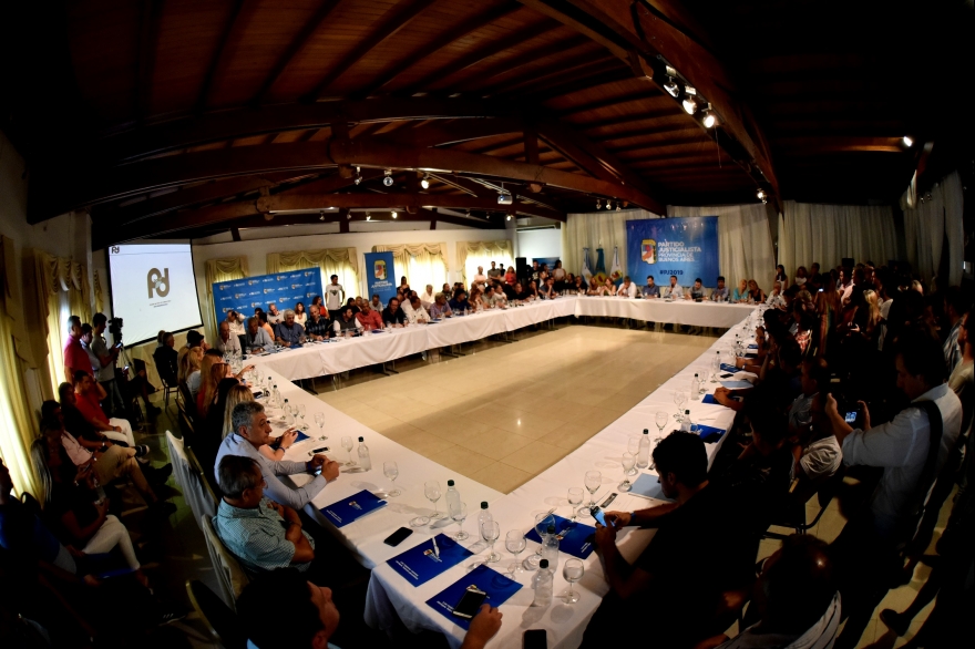 Cumbre del PJ bonaerense: mensaje de Cristina, candidaturas y evitar adelantar elecciones