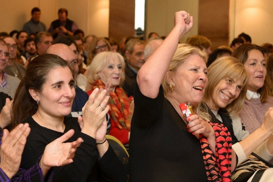 Carrió quiere más lugar para las mujeres: piden “cupo femenino” en la Justicia bonaerense
