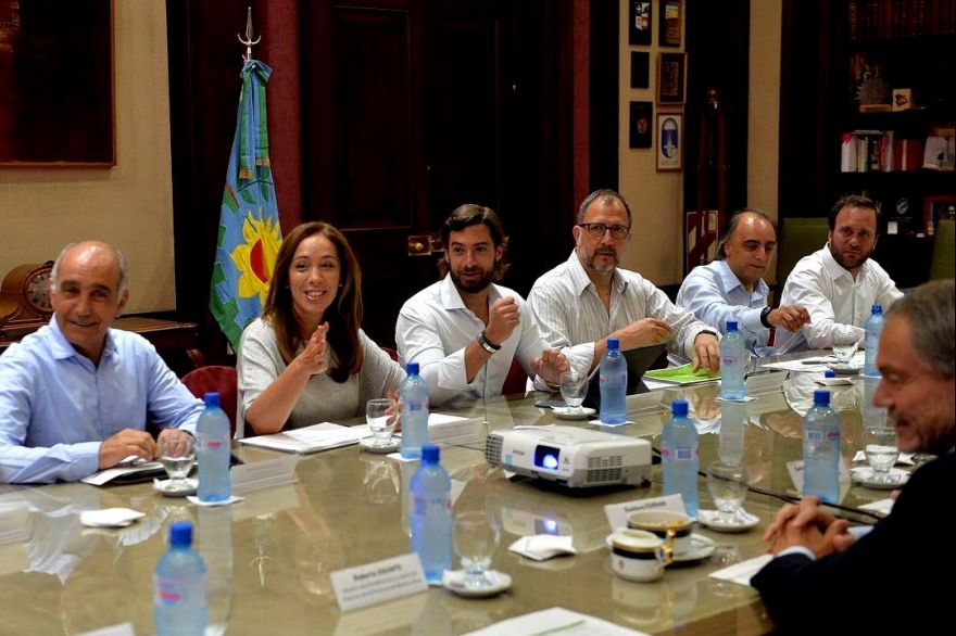 Con la idea de desdoblar elecciones afuera, Vidal encabezó reunión de Gabinete en La Plata