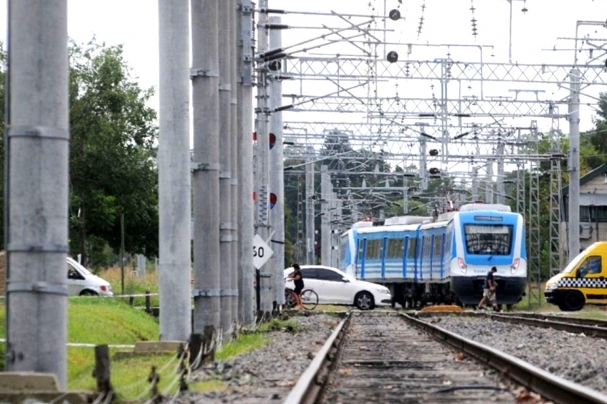 Murió uno de los jóvenes platenses electrocutados al viajar en el techo del tren Roca