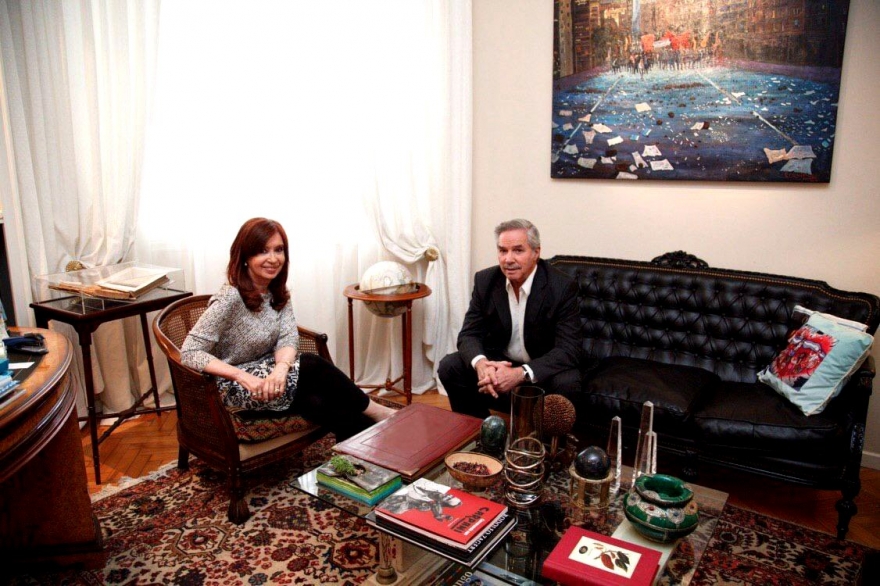 Cristina y Solá se reunieron para hablar sobre la estrategia electoral para enfrentar a Macri