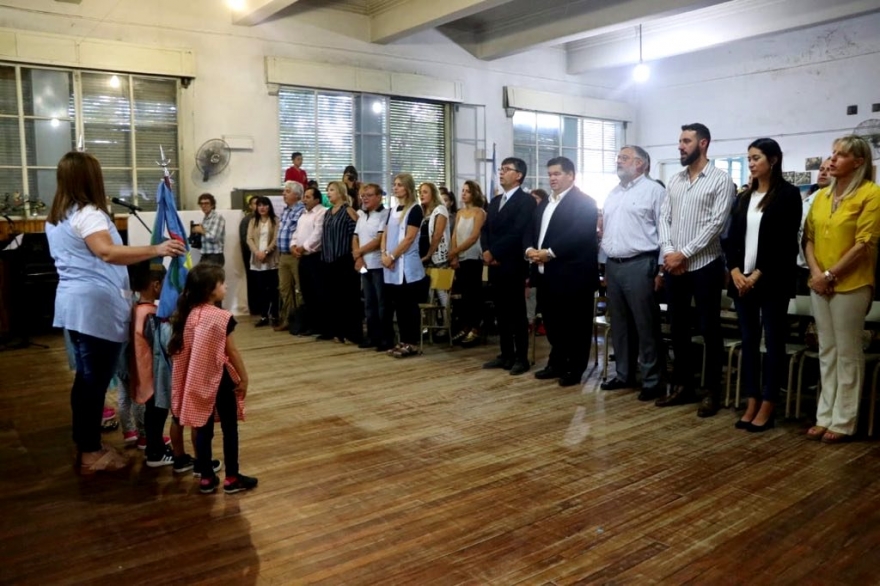 Cambiemos contra el paro: legisladores visitaron escuelas provinciales en el inicio de clases