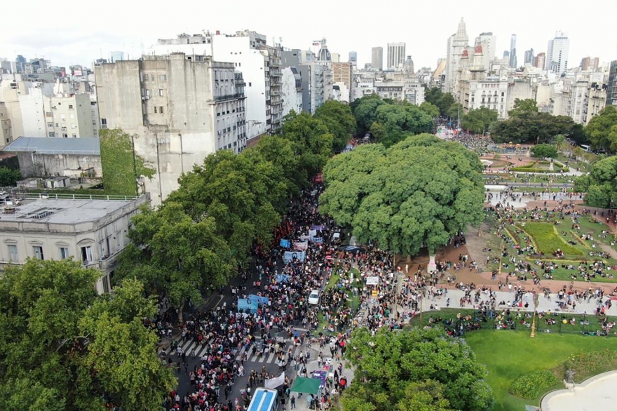 Multitudinaria marcha por el Día de la Mujer para reclamar igualdad de derechos