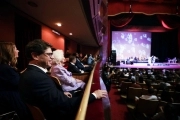 Con un concierto en el Teatro Argentino de La Plata, Kicillof homenajeó a Abuelas de Plaza de Mayo