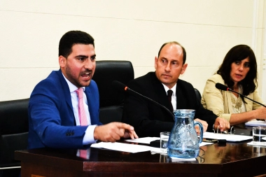 Egüen le respondió a Kicillof: "Se cree que tengo que ir corriendo como un perro faldero”