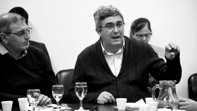 Una hora tarde, masas finas: Rodríguez cumplió al fin su exposición en Diputados