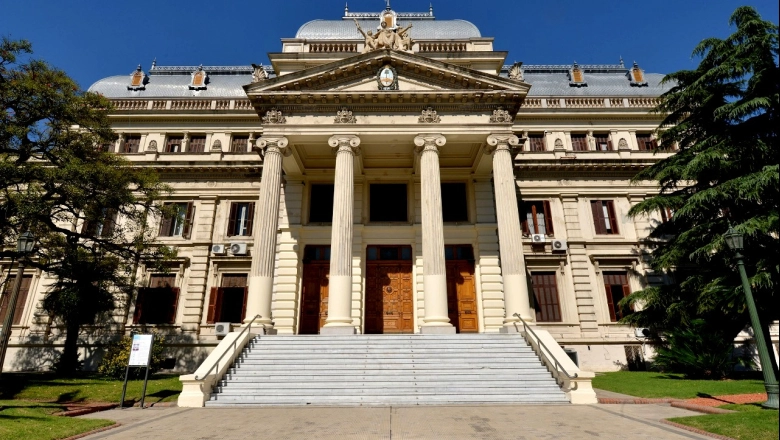 El cristinismo consiguió los votos para avanzar con reelección indefinida de legisladores, pero no de intendentes
