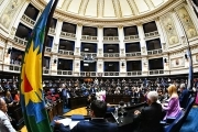 Con molestias y ausencias de la oposición, Kicillof logró postergar su discurso ante la Asamblea