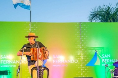 Con música y baile Antonio Tarragó Ros cerró la 25ª Fiesta del Litoral en San Fernando