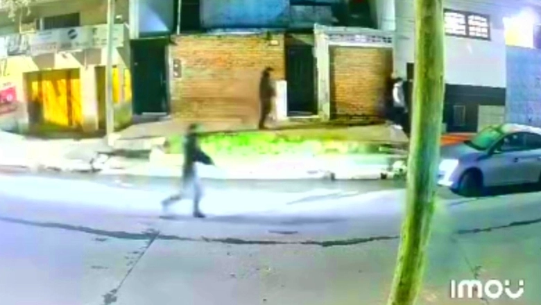 En Lanús, violenta banda asaltó a una familia cuando llevaba al hijo a un cumpleaños