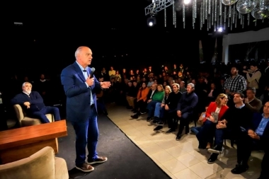 Cumbre de Juntos en La Plata: el futuro gabinete de Grindetti y la campaña “casa por casa”