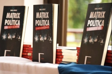 En tiempos de campañas política, Daniel Ivoskus dio una charla sobre su obra “Matrix Política”