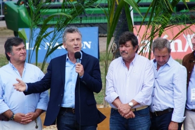 Con el fin de mantener el apoyo del campo, Macri desparramó elogios y anunció medidas