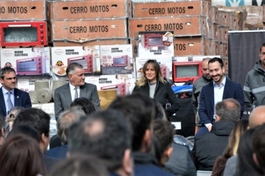 Aduana donó mercadería incautada a varios municipios de la provincia de Buenos Aires
