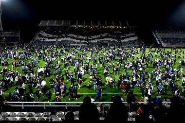 Tragedia en el fútbol: represión, un muerto y la explicación de Berni