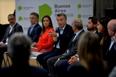 Macri y Vidal encabezaron la reunión de gabinete y legisladores bonaerenses en La Plata
