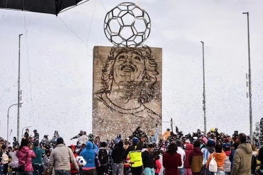 Con Arcucci de invitado, Mar Chiquita inaugurá la Confitería “El Pelusa” en homenaje a Maradona