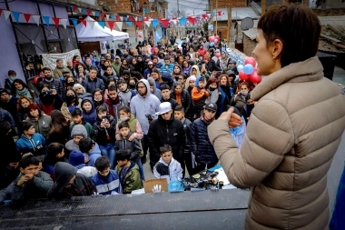 Mayra Mendoza inauguró trabajos de infraestructura en Bernal Oeste