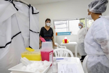 Mayra Mendoza supervisó la aplicación de vacunas contra el Covid en Quilmes