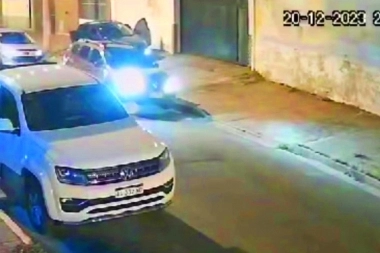 Armados y en banda: a metros de las oficinas del intendente no se cansan de robar autos