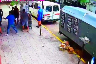 Raid delictivo: ocurrió al mediodía y en pocos minutos asaltaron a todos los que cruzaron