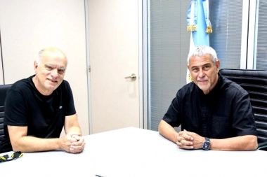 Ferraresi y otro palo para La Cámpora: foto con Grindetti, enemigo político de Julián Álvarez