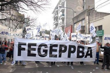 Estatales bonaerenses reclaman "urgente" llamado a paritarias por la crisis económica
