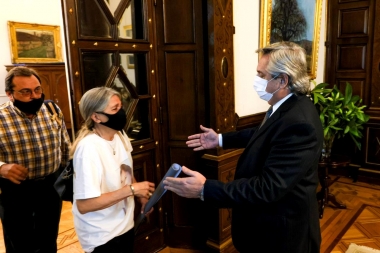 Alberto recibió a la madre y el padre de Ursula Bahillo en la Casa Rosada