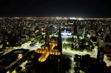 Mirá como quedó la Catedral de La Plata con la nueva iluminación exterior