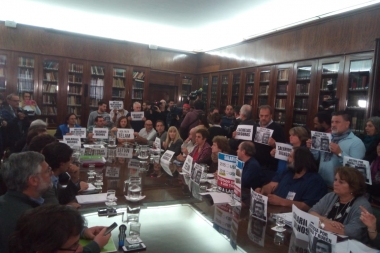 Oferta, contrapropuesta y falta de acuerdo: Provincia y docentes siguen sin cerrar paritaria