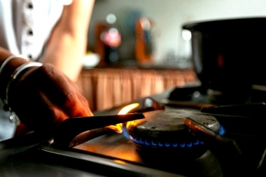 Noviembre llega con la soga al cuello: Milei dispuso aumentos en las facturas de luz y gas