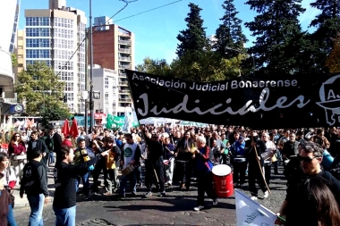 Judiciales y un nuevo paro: le exigen a Vidal reapertura de paritarias y aumento salarial