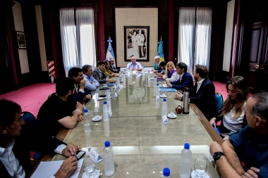Pedidos, acuerdos y cuarentena: Kicillof se reunió con legisladores oficialistas y opositores