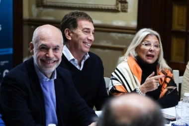 En una recorrida por Azul, Larreta se mostró junto con Santilli y Carrió