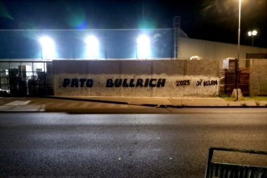 Las paredes hablan: aparecen pintadas de “Bullrich 2023” en La Plata