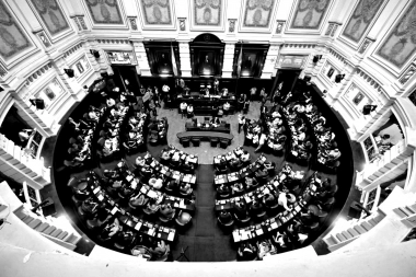 Ida y vuelta e internas en Diputados bonaerense: se posterga la primera sesión