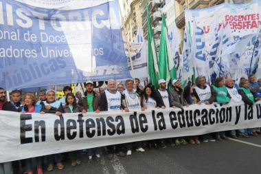 Docentes universitarios realizan paro en todo el país en reclamo de mejoras salariales